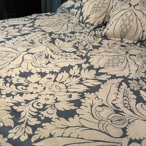 Pottery Barn King Duvet, 2 Euro Shams, 1 accent sham. Pillows not included.